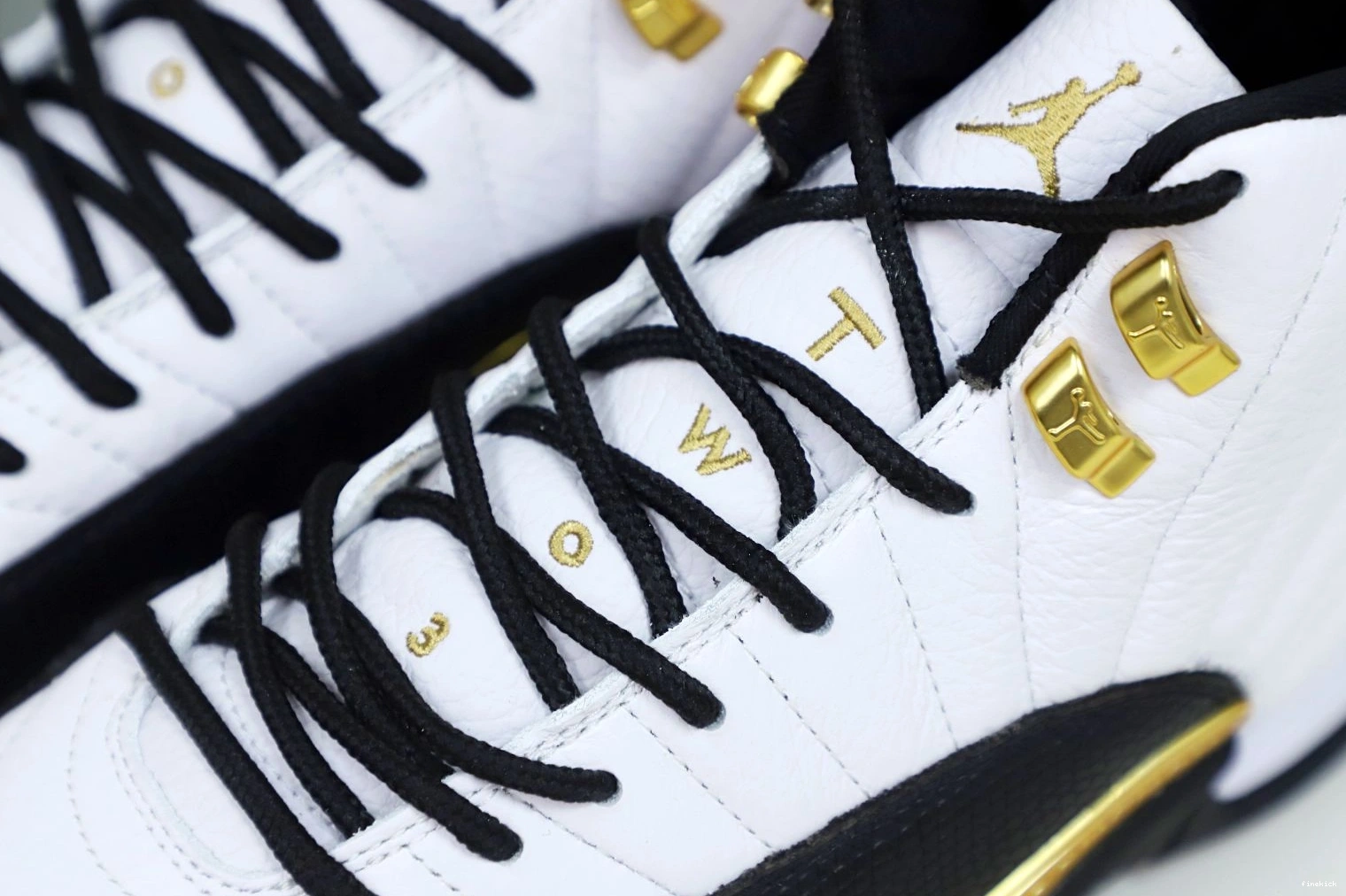 AIR RETRO 12 'ROYALTY' JORDAN 0915